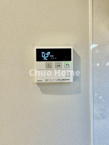 【給湯リモコン】外での一日を忘れさせてくれるオートバス機能でお好みの湯量・温度に調整された浴槽。