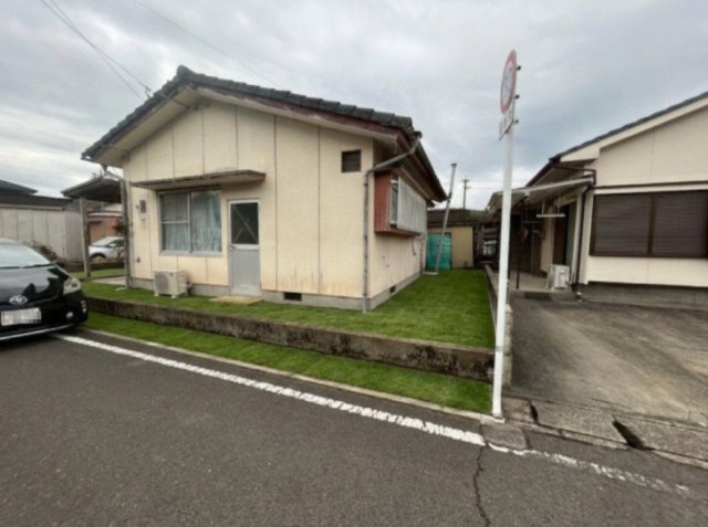 ※庭の草を整備したイメージ画像です