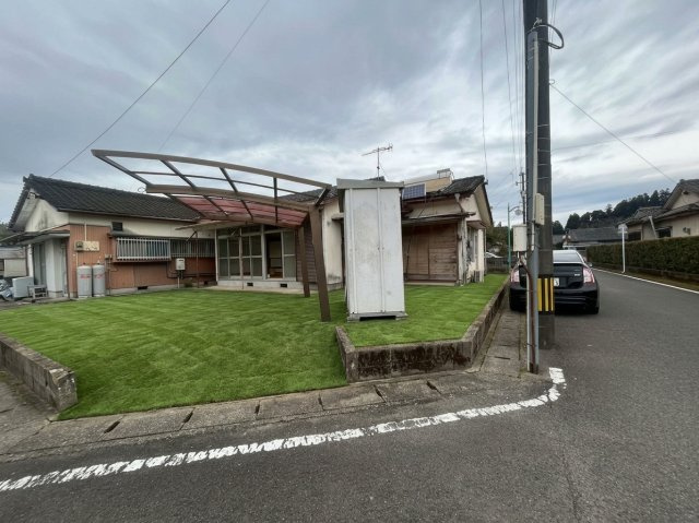 ※庭の草を整備したイメージ画像です