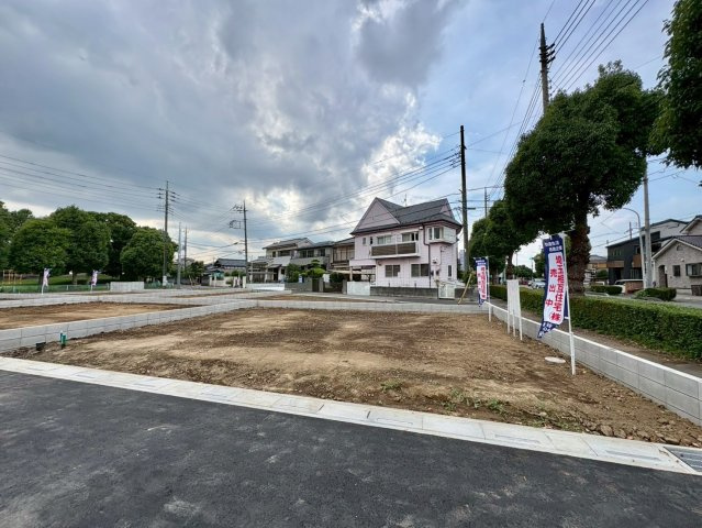 全10区画　　間取り・外観・設備まで自由にプランニング可能。暮らし方に合わせた住まいをご提案できます。花田小学校まで徒歩約4分(270ｍ)、毎日の通学がしやすい住環境です。