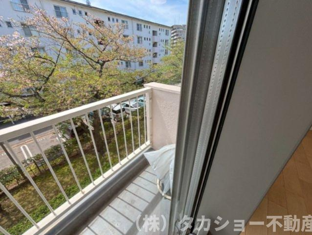 サッシはペアガラスになっております。