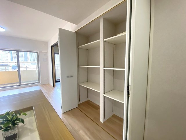 収納　お部屋の各所にバランスよく配された充実の収納スペース。用途に合わせて物を整理整頓しやすく、居住空間を最大限に広く活用できるため、生活感を出さずに快適に暮らせます。
