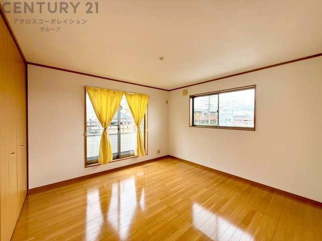 子供部屋…創造性や成長を促す遊びの空間を提供。学習や趣味に集中できる環境を整えます。個別のプライベートスペースは自己表現と自立心を育み、心地よい睡眠環境を整えリラックスできる場所を提供。