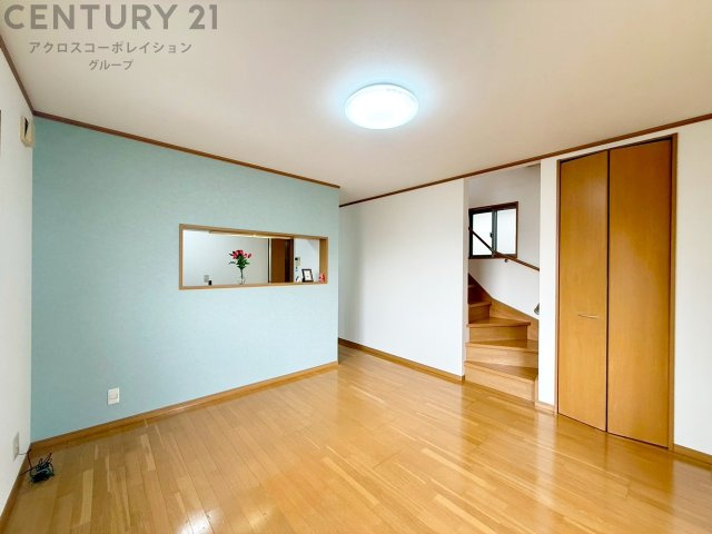 2025年10月リフォーム済。リフォーム内容（クロス貼替、フローリング貼替、ハウスクリーニング）駐車スペース並列2台可能（車種による）