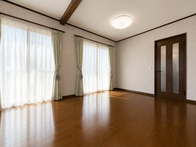 【暖かい陽ざしが差込む】　「1日中自然光が差し込み明るい家」。それを実現するため、南面に最大限の開口をとり、太陽の位置に左右されることなく爽やかな明るさが実現されております。（CGにより家具消し）