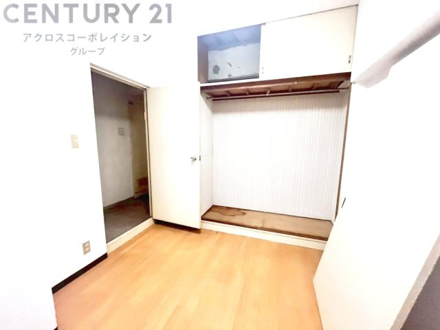 子供部屋…創造性や成長を促す遊びの空間を提供。学習や趣味に集中できる環境を整えます。個別のプライベートスペースは自己表現と自立心を育み、心地よい睡眠環境を整えリラックスできる場所を提供。
