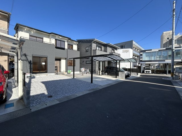 土佐道路から少し入った造成地。前面道路は行き止まりなので交通量が少なく安心♪