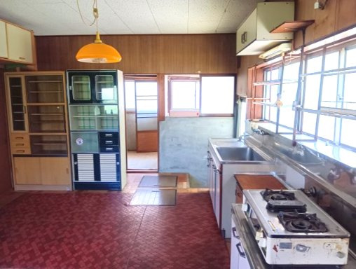 ダイニングキッチンは13帖あるので、収納家具を置いても余裕のスペースがあります！