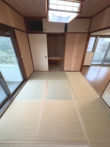 東側バルコニーとダイニングに面する和室6畳