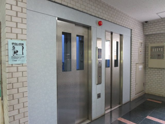 エレベーター全部で3基あります