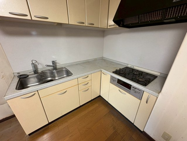 L字型で作業効率のよいシステムキッチン