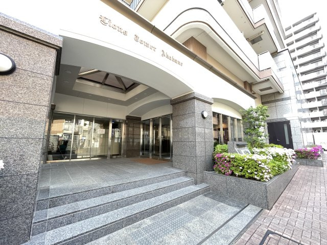 マンションの顔でもある、高級感漂うエントランス。　
