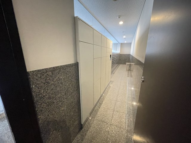 宅配ボックス付きで、忙しい方の荷物受け取りもスマートに。　