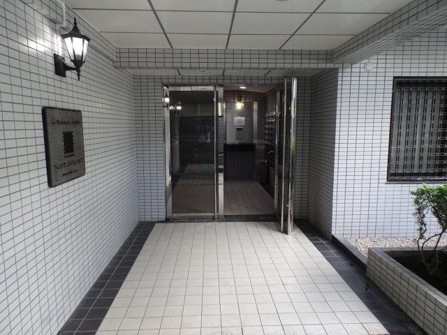 毎日通るエントランスはこのようになっています