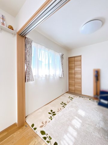 さまざまにカスタマイズしていただけるシンプルなデザインの内装。ご自身で素敵な空間を創り上げられます。