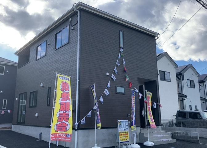 ついに完成致しました！現地をご見学に行く際は、道路の幅や周辺の交通量、施設などをご確認頂くことをおすすめします！物件の流れが早いため、内見をしたい方はお早めに当社営業までお問い合わせ頂きご予約下さい！
