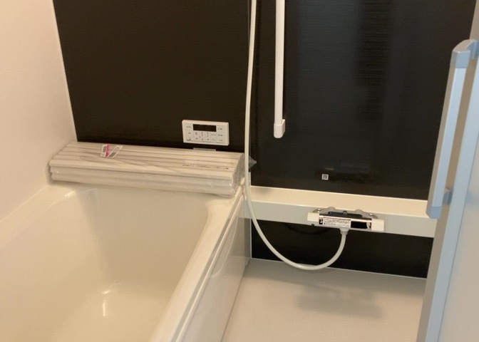 入浴時の快適さも大事なことですが、綺麗な状態を維持できなければ気持ちよく入浴できません。毎日の掃除が楽という点は大事なポイントになります！カビが生えにくく掃除がしやすい、壁や浴槽を選ぶといいでしょう。