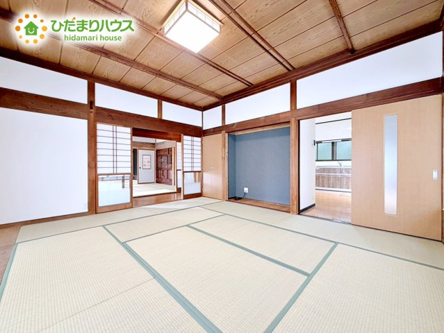 扉を閉じれば来客用のお部屋として。開いて広い空間を作れば、お子様の遊び部屋として使えます！