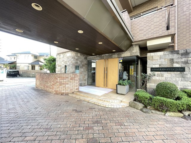 マンションの顔でもある、高級感漂うエントランス。　