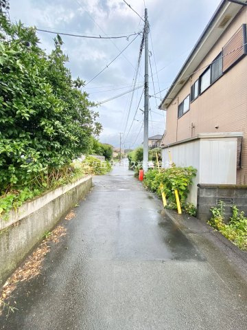 前面道路含む現地写真です