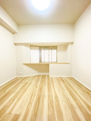 西側洋室、すべてのお部屋に収納ついています♪