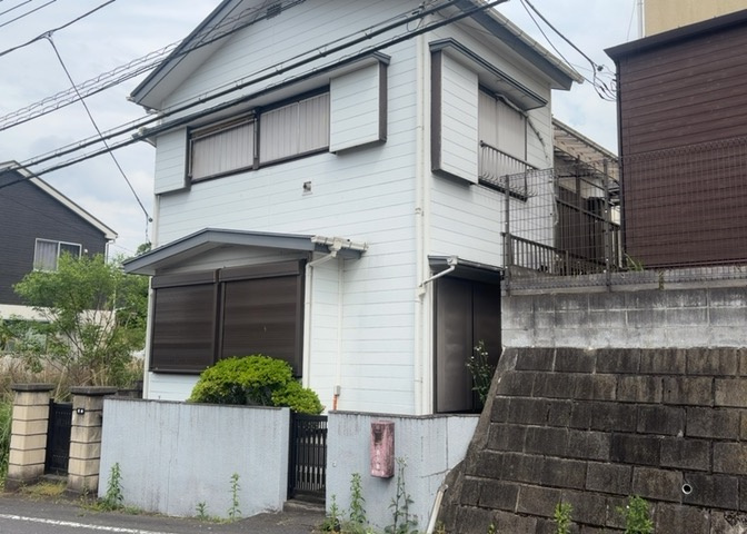 隣家の土地はどうなっているのか、生活利便施設が近くにあるのか、学校まで近いかなど、お客様のライフスタイルにあわせたイメージが重要です。また、近くにあると困る施設が近くにないかも確認するといいでしょう。