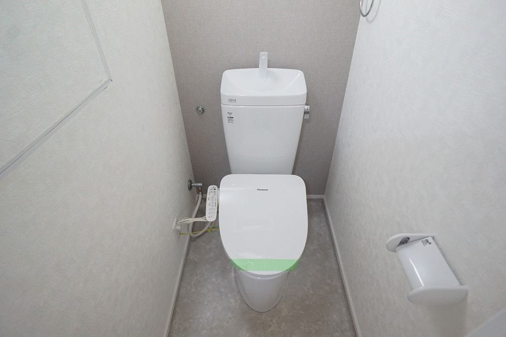 トイレ本体＋ウォシュレット新調です☆