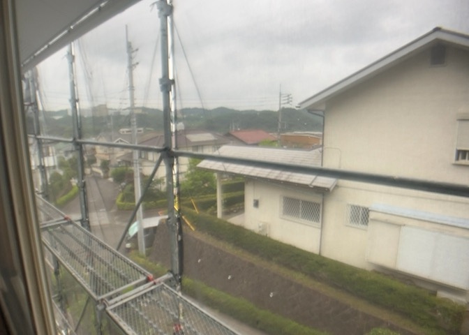眺望を気にして物件を探す場合、前面に建物が建っていないか現地で確認しましょう！前面に建物があると景色はもちろん、日当たりや風通しにも影響が出てきます。住んだ時のことを想像しながら現地見学をしましょう。
