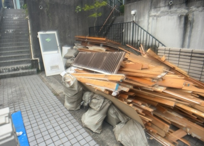 駐車場と明記されていても、最小スペースでつくられた駐車場だと大型車は駐車できなかったり、出入りしにくくなったりする可能性があります。お車のサイズと購入したい物件の駐車場のサイズを現地で確認しましょう。