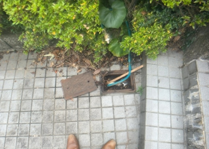 敷地内に散水栓や立水栓があると便利です。水道水を直接利用できるため、水を運ぶ手間を省くことが出来ます。大量の水を必要とする洗車作業や清掃などに役立ちます。その他設備とあわせて、現地でご確認ください。