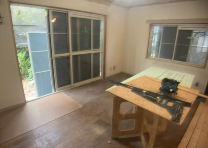 直線タイプはLとDKを一直線に並べた形で対面キッチンのタイプです。一般的なのでよく見かけるかもしれません。直線タイプに似た直接アイランドタイプは、キッチンとダイニングの間に壁がない分広く感じられます。