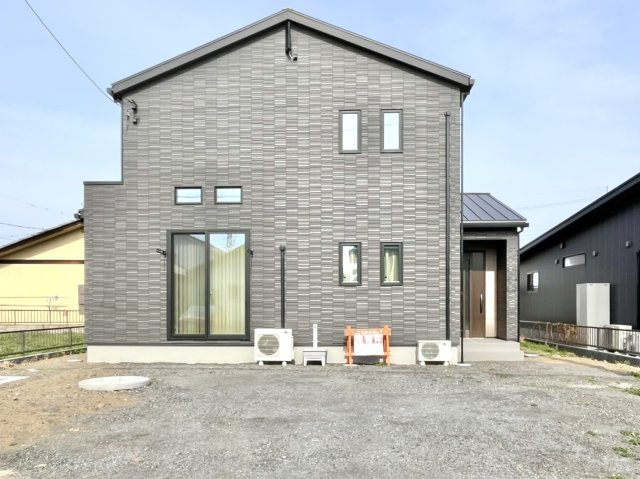 ■外観｜外壁のグレーカラーがシックな外観です。シンプルなデザインでありながらも「個性」を損なわず、お客様一人ひとりの暮らし方にフィットします。