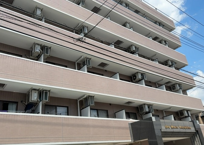 ＳＲＣ造は強度や耐震性の面でもRC造と比べて優れています。そのため、10階建以上の高層または超高層マンションなどの建築にも多く採用されています。柱や梁などのサイズが小さくても高い耐震性を確保できます。