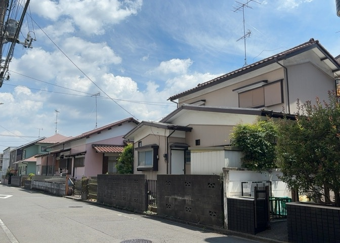 眺望を気にして物件を探す場合、前面に建物が建っていないか現地で確認しましょう！前面に建物があると景色はもちろん、日当たりや風通しにも影響が出てきます。住んだ時のことを想像しながら現地見学をしましょう。