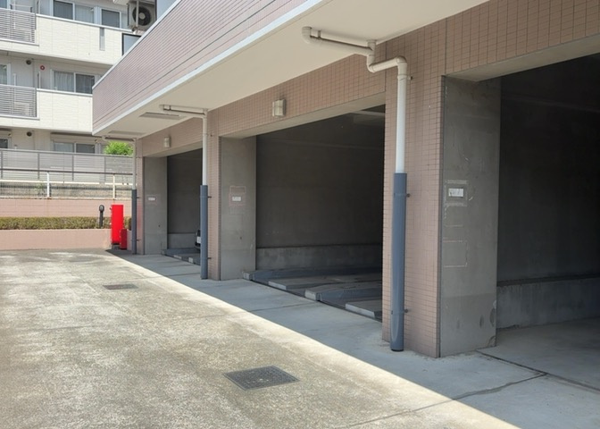 マンションの駐輪場は、事前に空きがあるか確認を取ると安心です。せっかく入居したのに駐輪スペースがない！なんてことになったら大変ですよね。そこで、内見時や購入前にはまず事前に確認しておくと良いでしょう。
