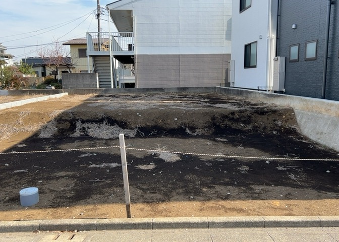 土地の形が極端に長細かったり、狭小地、あるいは道路との高低差がある傾斜地だった場合、後々売ろうとしても買い手がつかない場合もあります。後々、売却することになった時に価値の下がらない土地を選びましょう。
