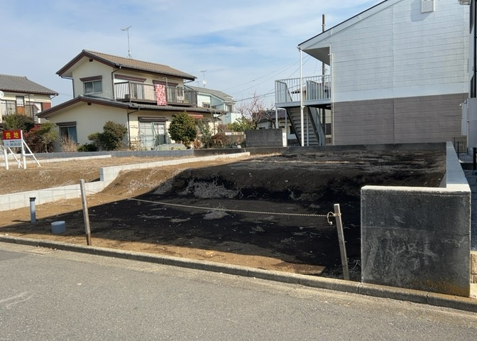 土地を買う際、住む地域の自治体や福祉の補助制度にも注目してみましょう。子供や老人の医療補助やゴミ出しのルールなど、自治体によってルールに大きな違いがあるため、暮らしやすい土地で判断するとよいでしょう。