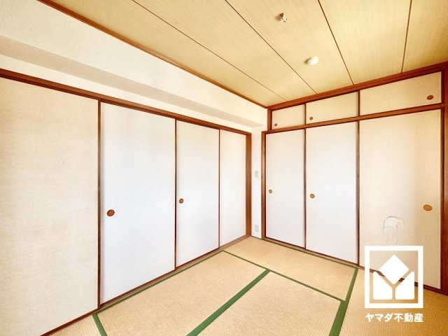 約6帖の和室です。リビングに隣接しており、一体でのご利用も可能です。
