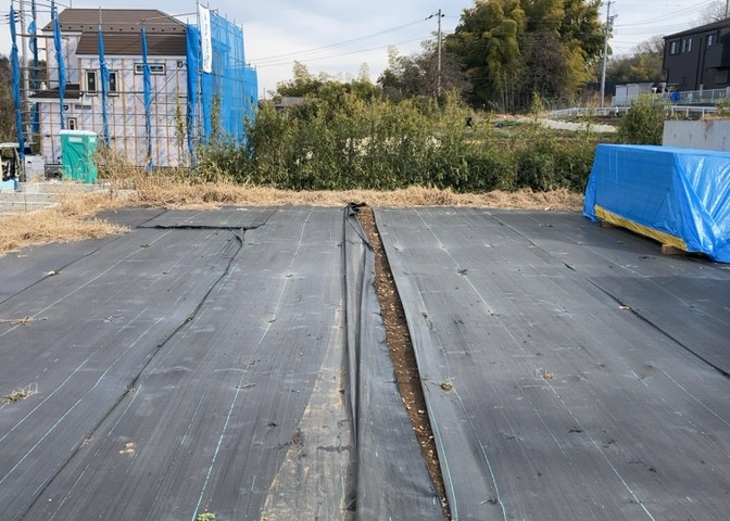土地の形が極端に長細かったり、狭小地、あるいは道路との高低差がある傾斜地だった場合、後々売ろうとしても買い手がつかない場合もあります。後々、売却することになった時に価値の下がらない土地を選びましょう。
