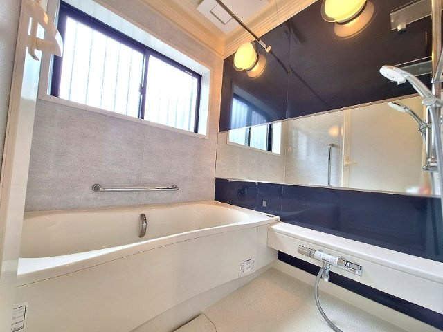 一日の終わりに、足を伸ばして深呼吸。1坪サイズの広々バスルームで、至福のリラックスタイムを