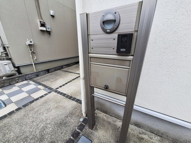 インターホンとメールボックス