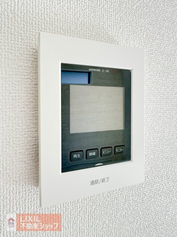 来客の顔が分かるTVモニタドアホン。不在時には、録画もしてくれるのでセキュリティも安心です！しっかりと声も聞こえますので2重で安心ですね！