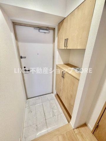 玄関ホールがスッキリ広々としていると帰る時も出ていく時も気持ちが良いものです！　