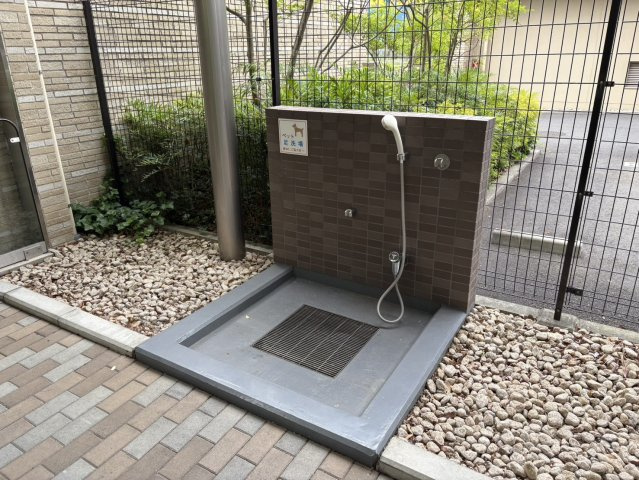 ペットの足洗い場です！お散歩帰りに便利ですね！大切なペットとの暮らしを快適にサポートします。