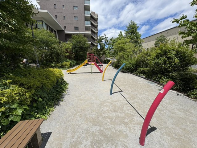 マンション敷地内に公園があります！