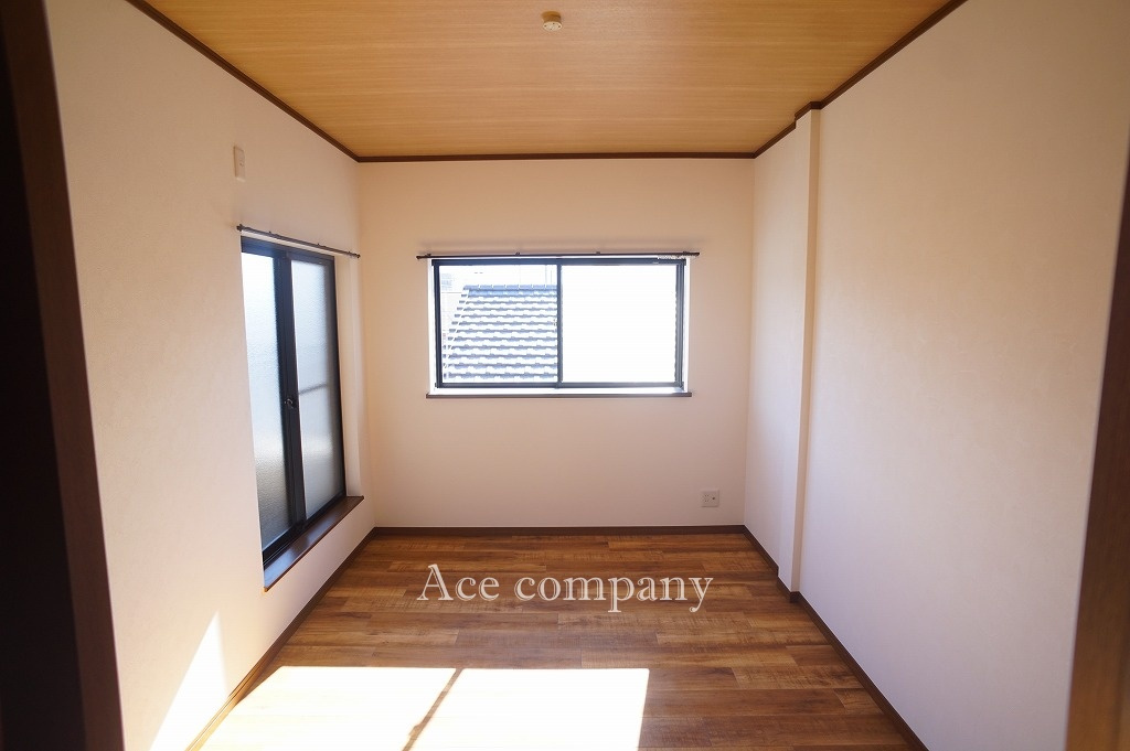 【3階：南側洋室6帖】バルコニーに面したお部屋です☆
