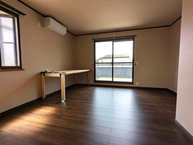 ダブルベッドもおける広さの主寝室です。