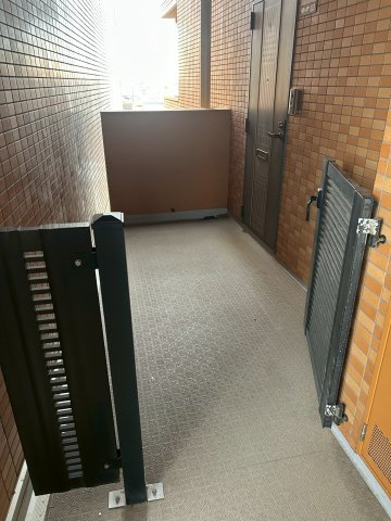 戸建て感覚な門扉付きのプライベート空間