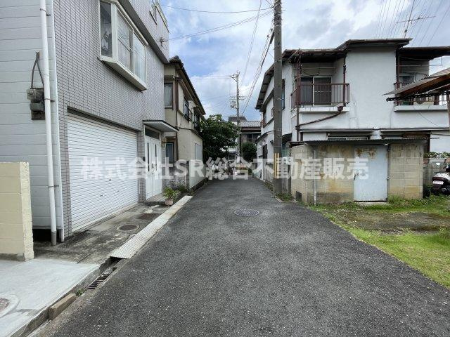 前面道路含む現地写真です