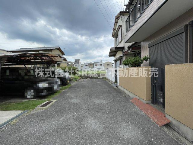 前面道路含む現地写真です